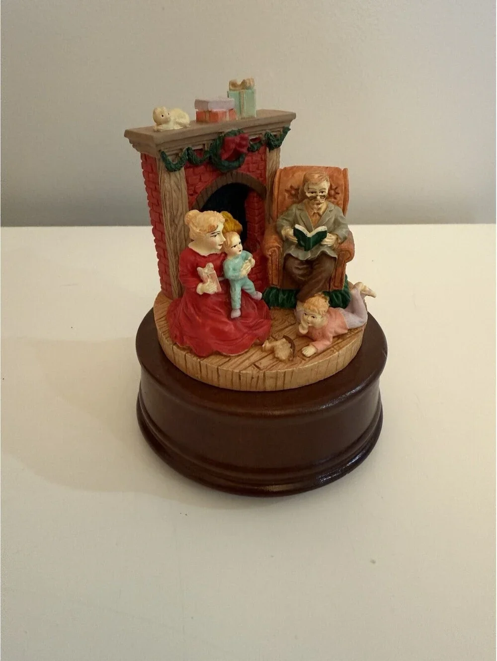 VTG Musical Christmas Scenes Holiday Decor ~Plays White Christmas~ Family #37285